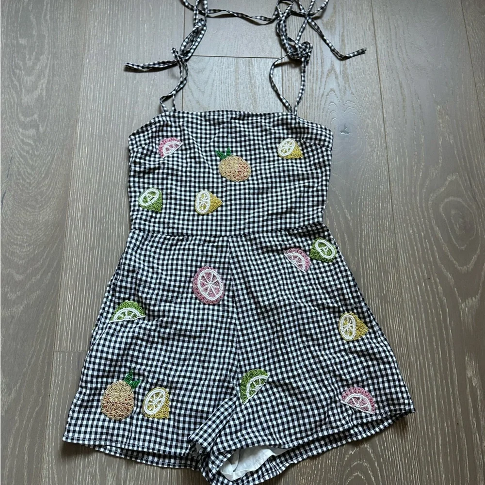 Embroidered romper - Picture 2 of 2